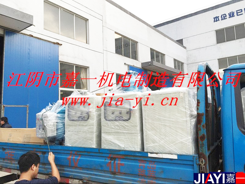 發往廈門的水箱水處理器和穩壓罐